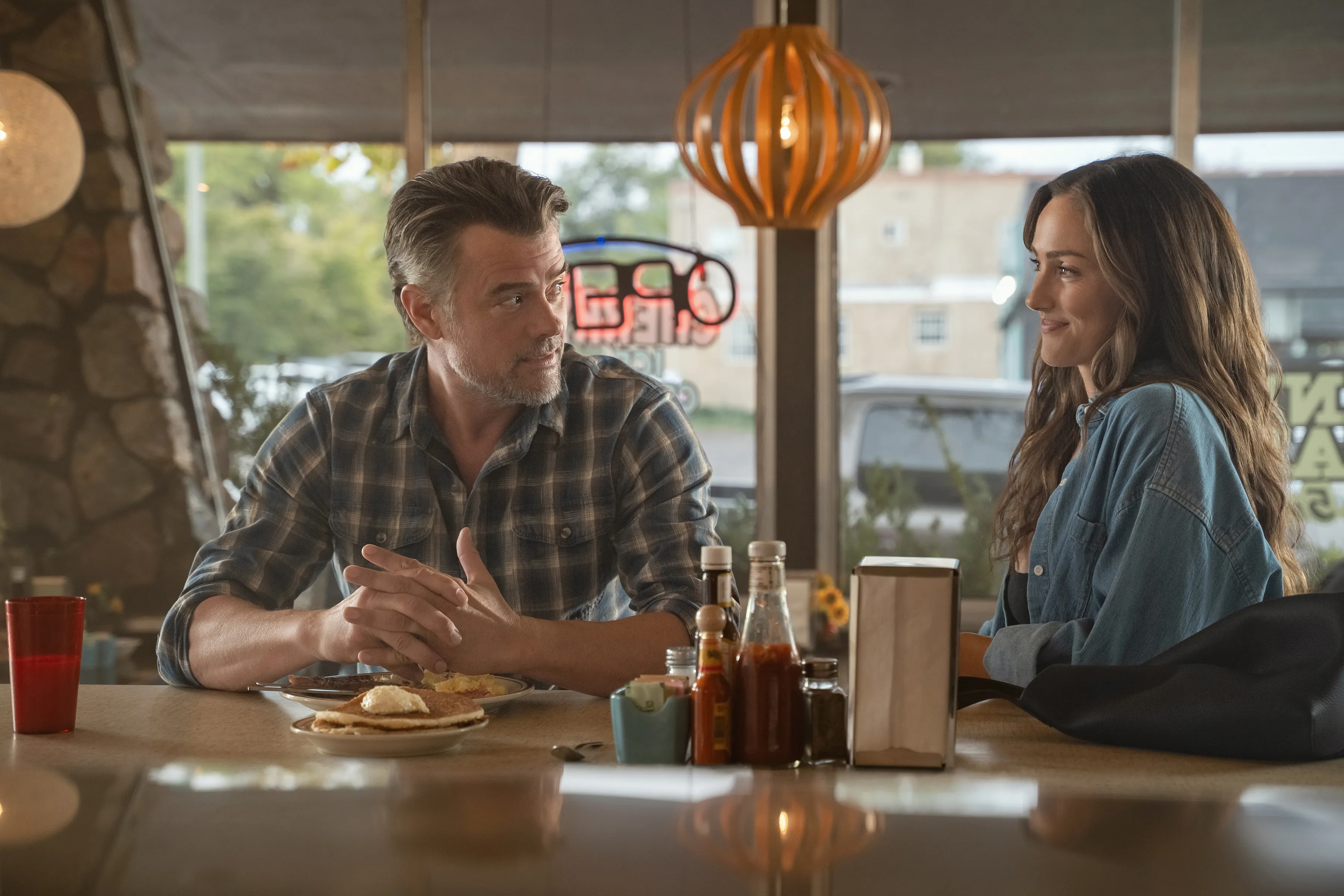Josh Duhamel and Minka Kelly in Netflix's Ransom Canyon