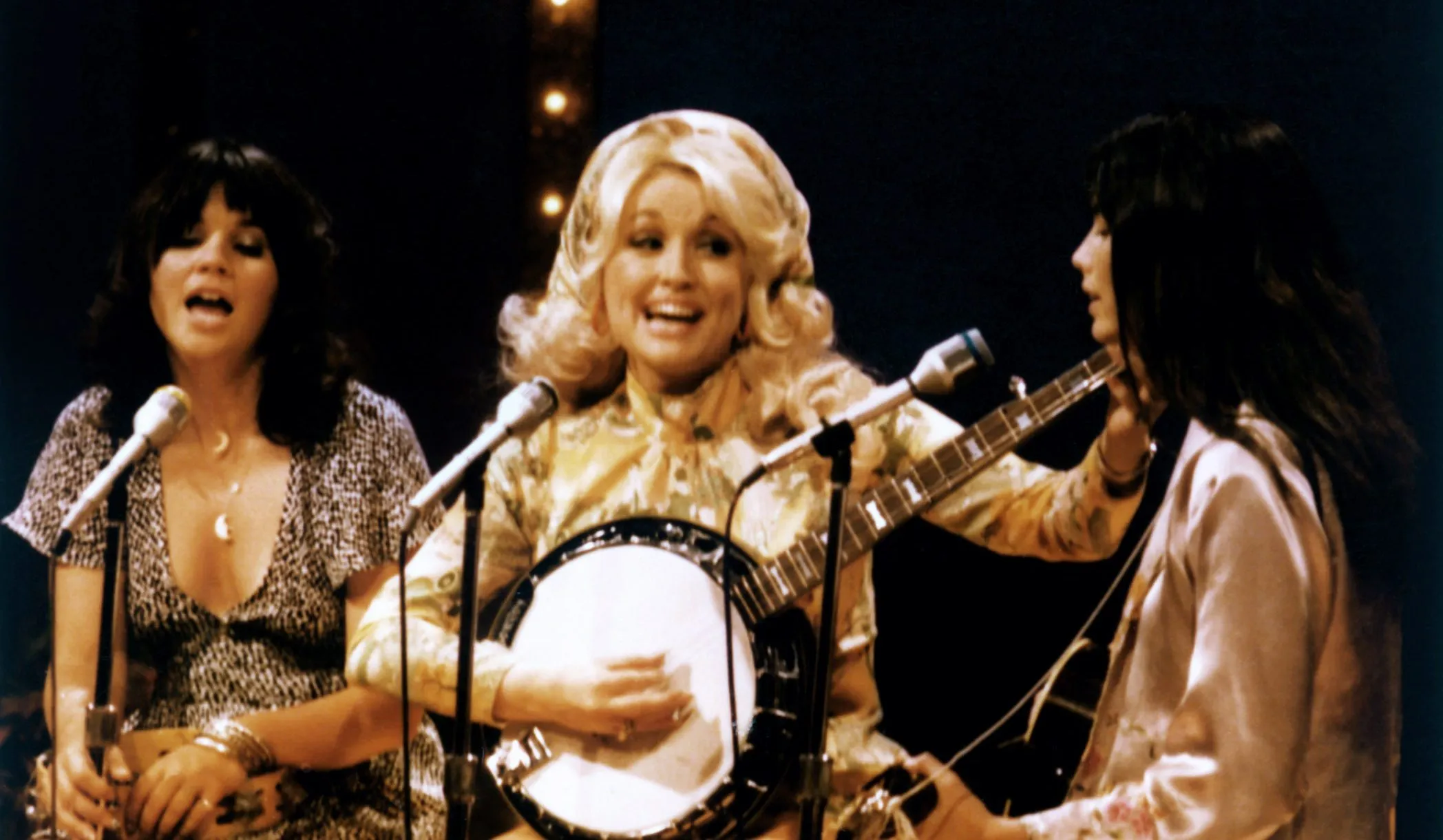 Linda Ronstadt and Dolly Parton performing together