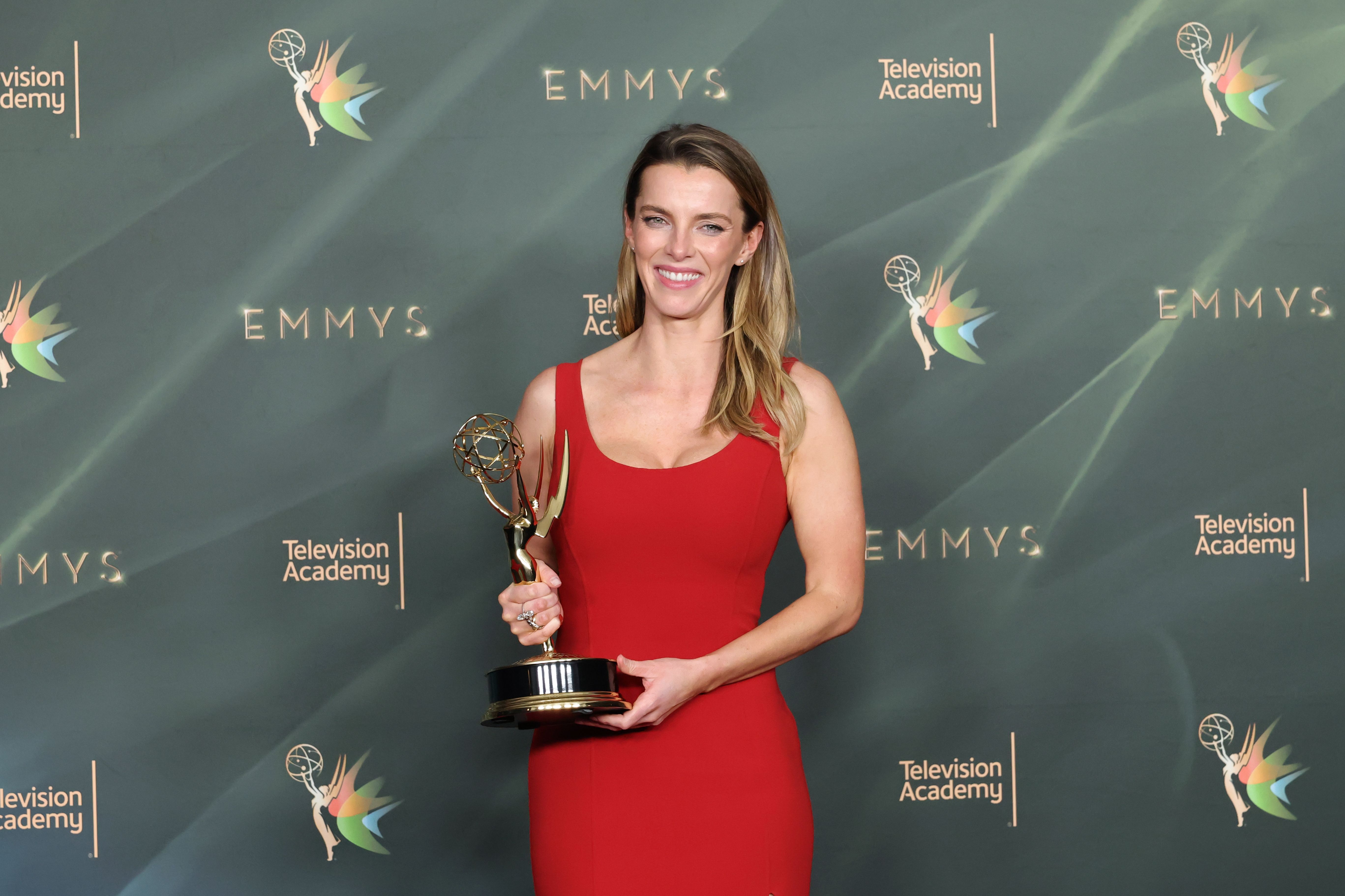 Betty Gilpin Recites "Manic Poem" To Accept Emmy For 'Widow's Bay'