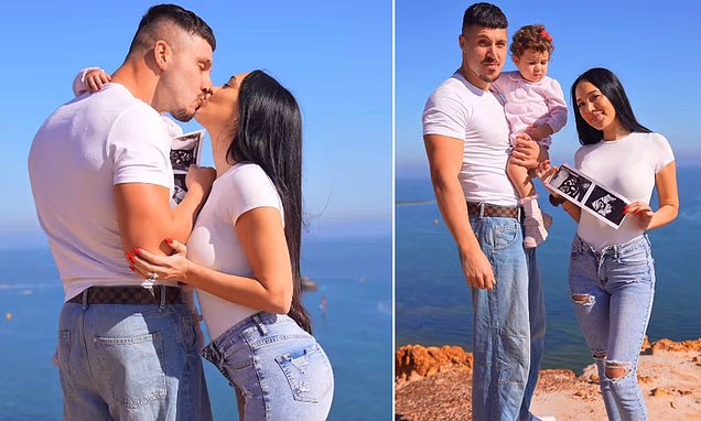 Scarlet Vas showing her baby bump on Instagram alongside husband Tayo Ricci