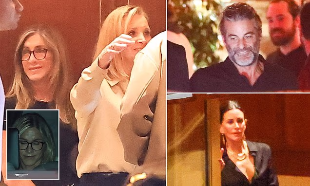 Jennifer Aniston out at a Los Angeles dinner with boyfriend Jim Curtis, Courteney Cox, and Lisa Kudrow.