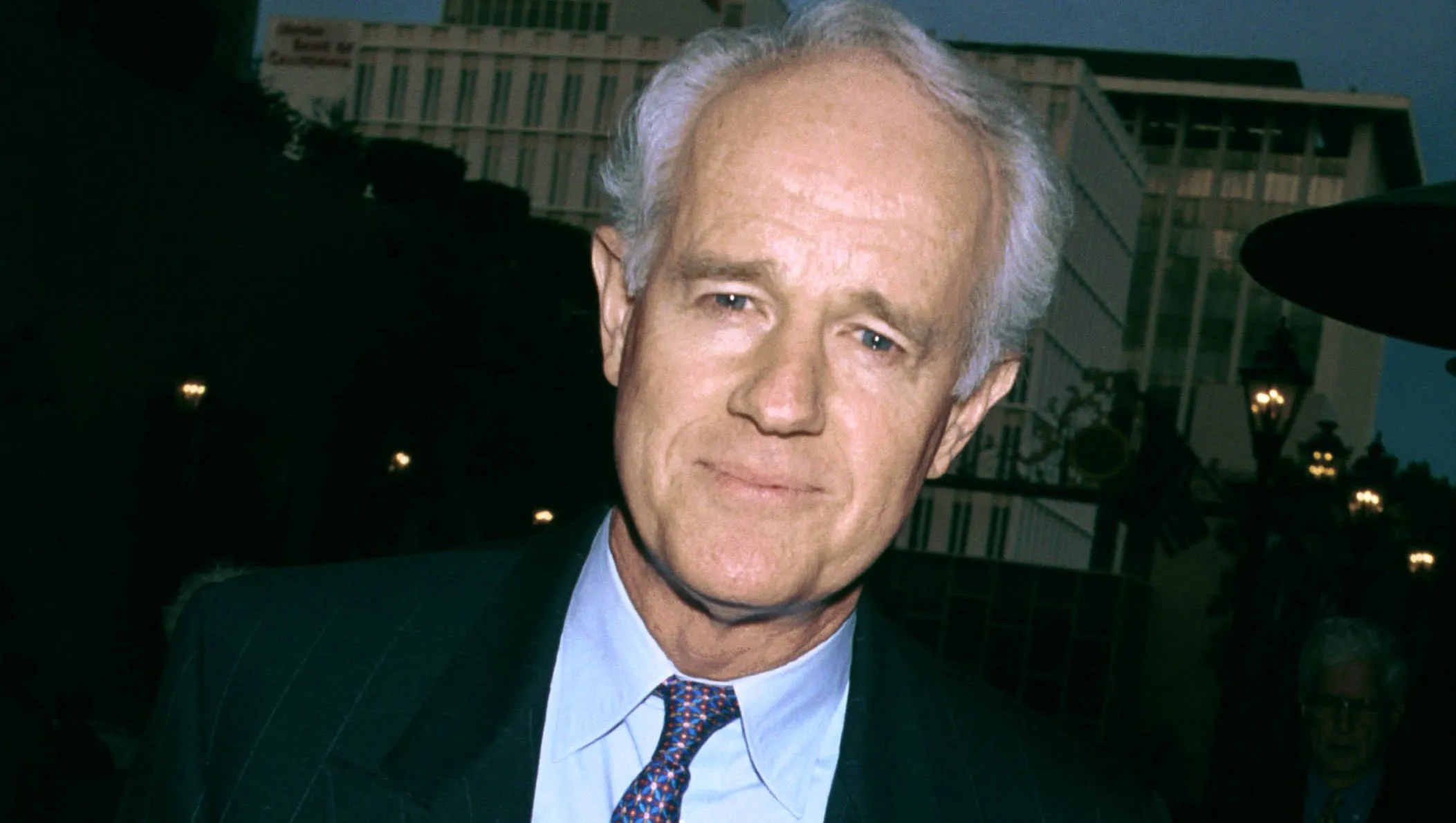 Mike Farrell smiling on a red carpet event