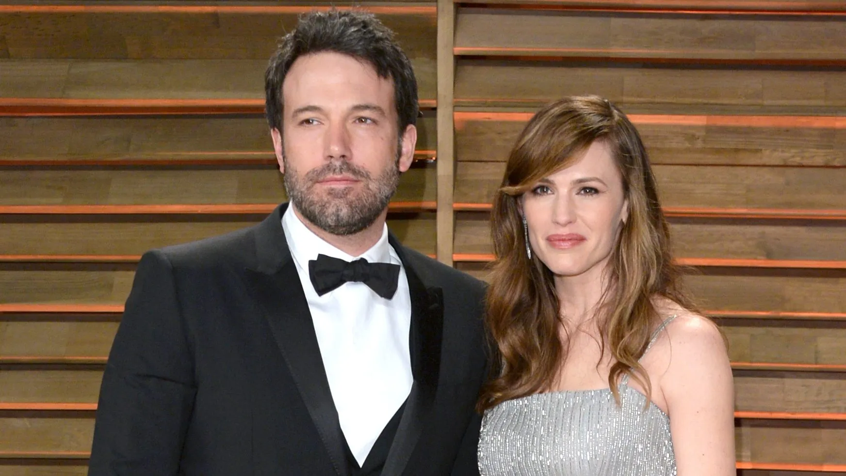 Ben Affleck and Jennifer Garner posing on a red carpet