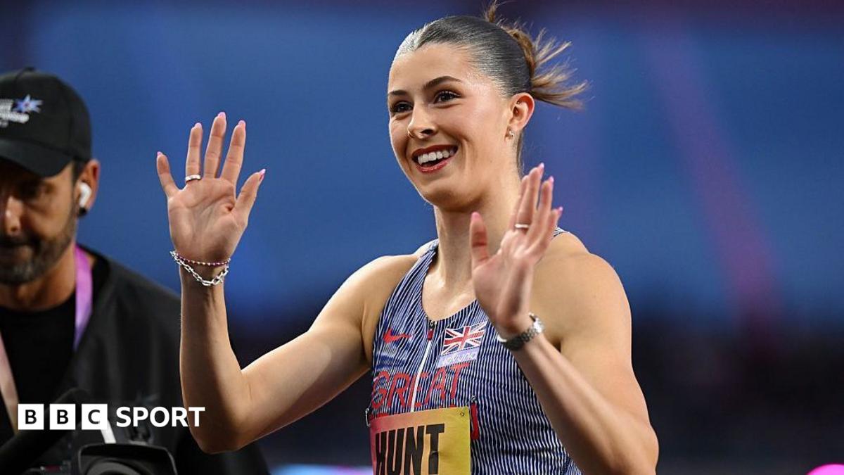 Amy Hunt smiles and waves after the 200m at the Ultimate Championship
