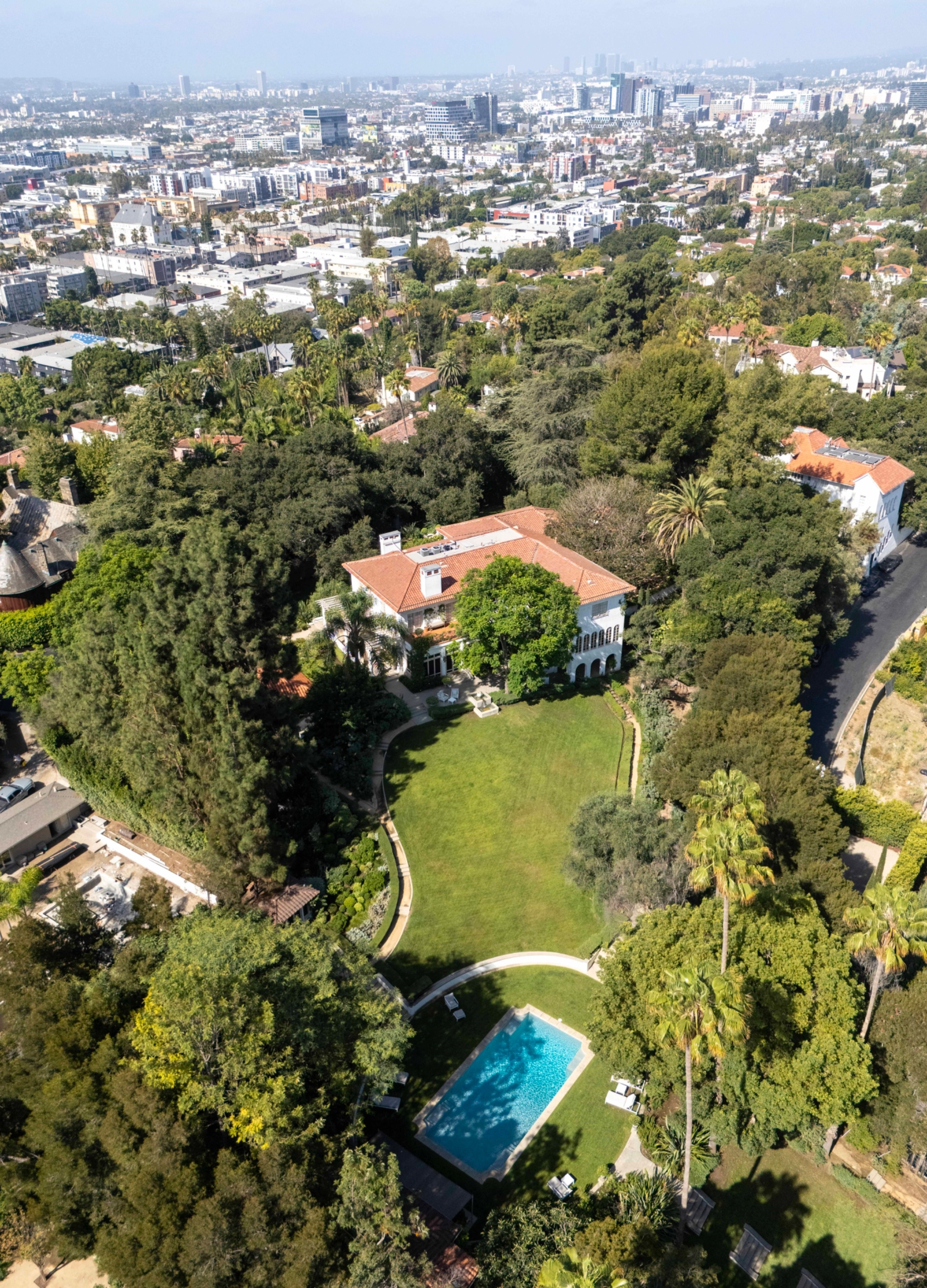 The property looks out to the surrounding cityscape.