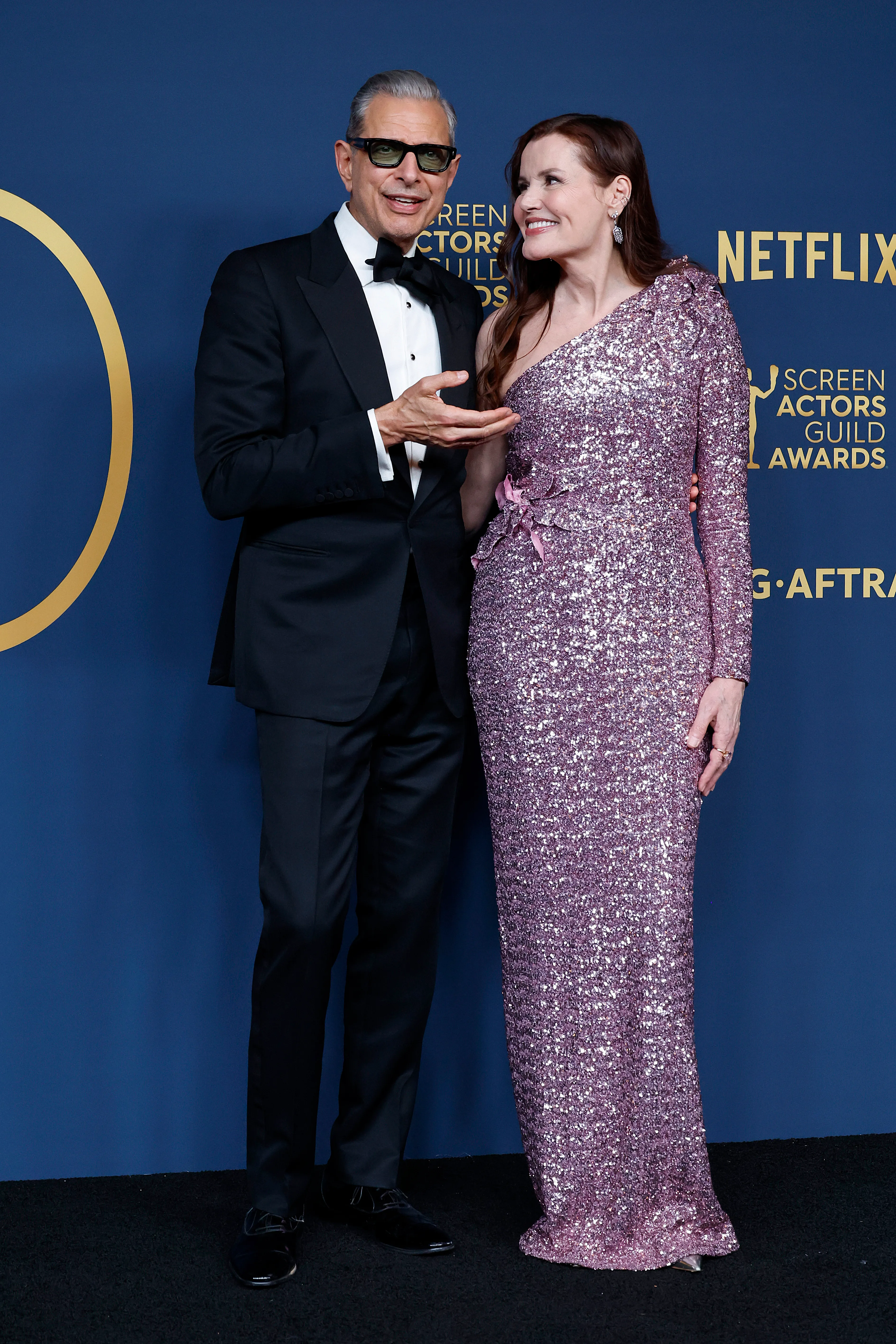 Jeff Goldblum and Geena Davis pose in the press room at the 30th Annual Screen Actors Guild Awards.