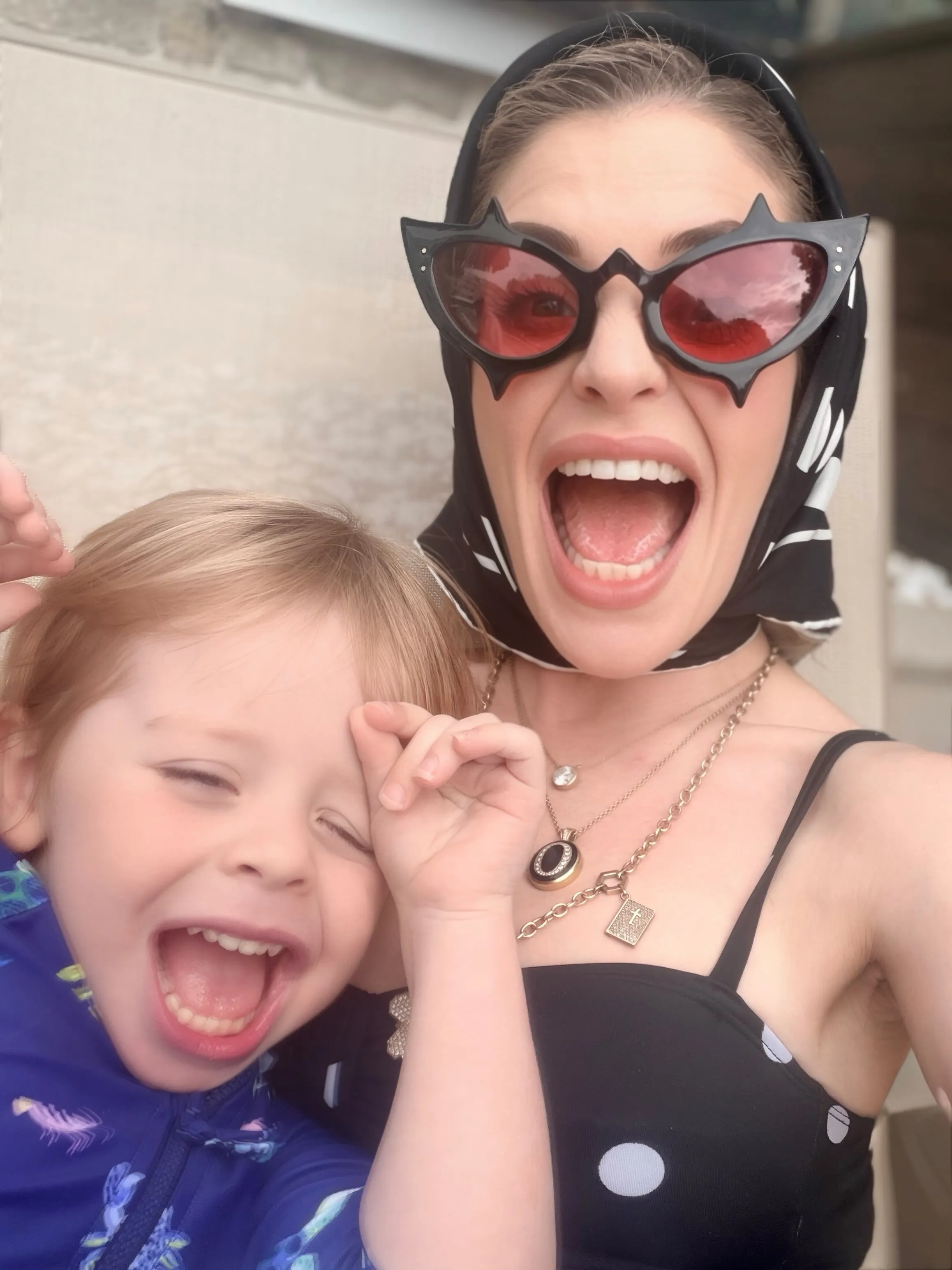 You can bat that Kelly Osbourne and her 3-year-old son, Sidney, are having a great time in this loving selfie.
