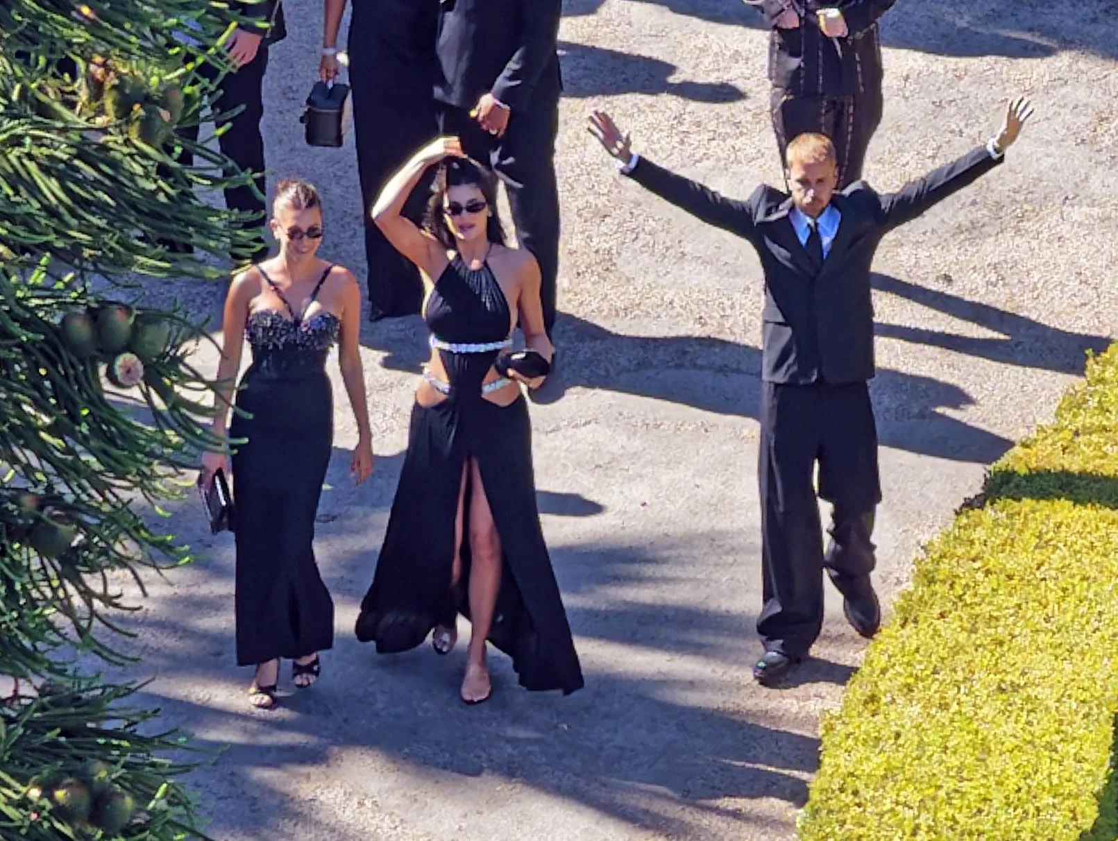 Guests walking to Jordyn Woods and Karl-Anthony Towns