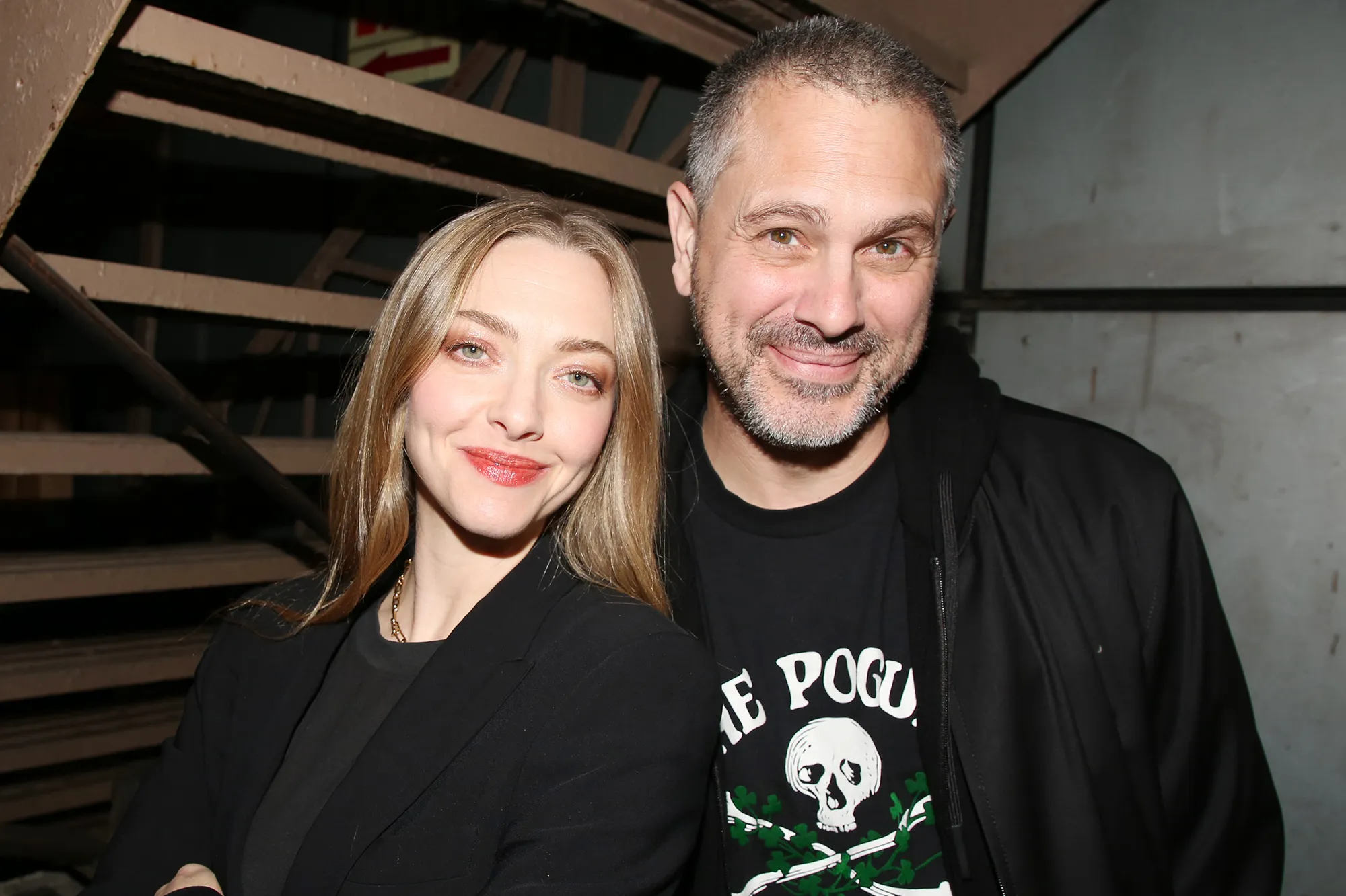 Amanda Seyfried and Thomas Sadoski attending a red carpet event together.