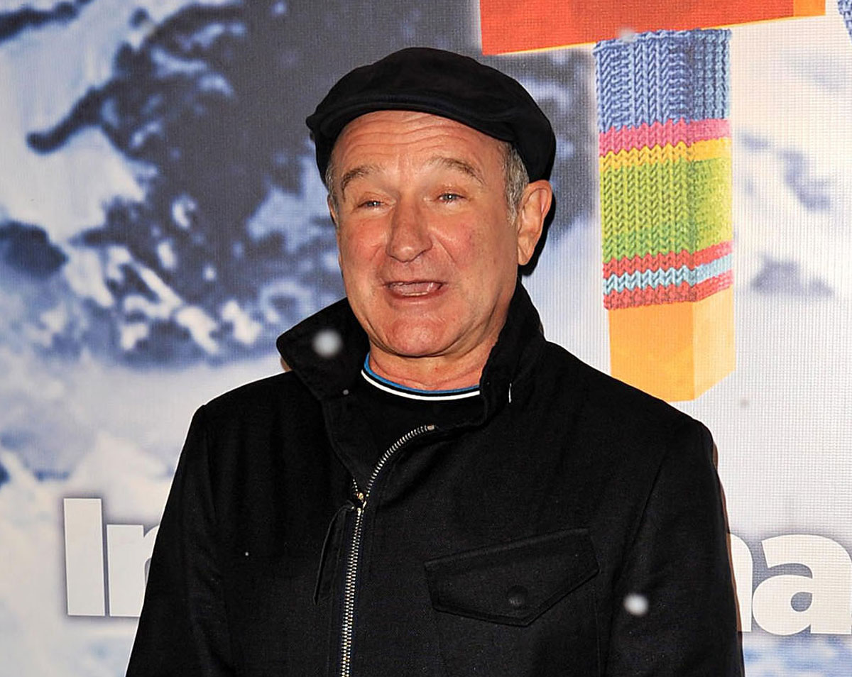 Robin Williams smiling on a red carpet